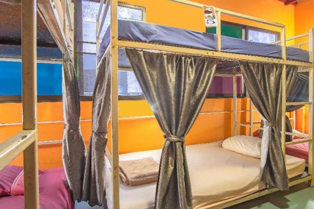 Oyo 586 I Hostel Phuket Exterior photo
