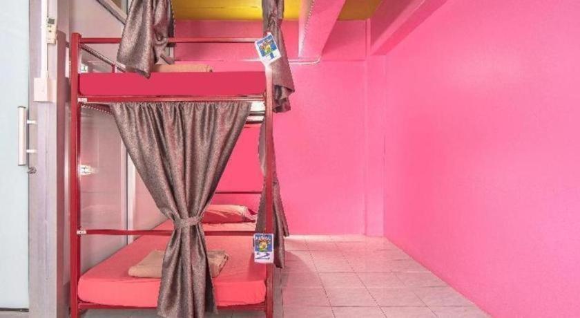 Oyo 586 I Hostel Phuket Exterior photo
