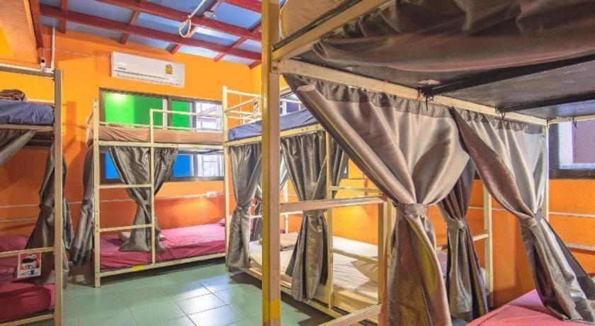 Oyo 586 I Hostel Phuket Exterior photo
