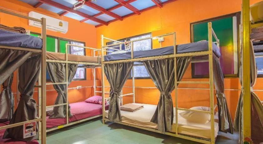 Oyo 586 I Hostel Phuket Exterior photo