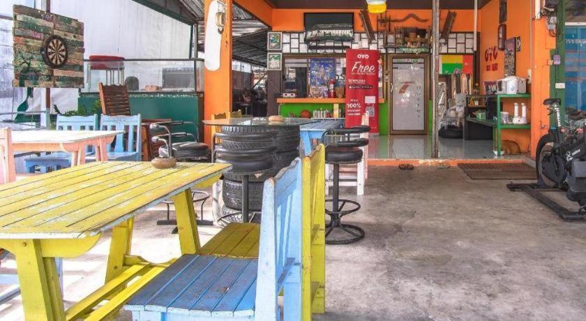 Oyo 586 I Hostel Phuket Exterior photo