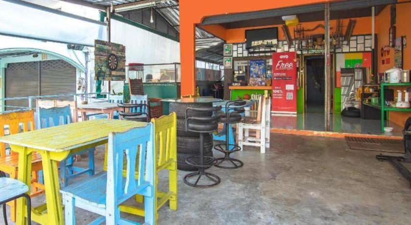 Oyo 586 I Hostel Phuket Exterior photo